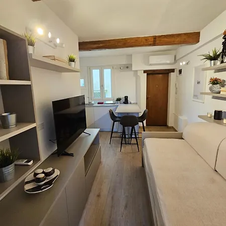 Elegant And Beautiful In The Heart Of Apartman Modena