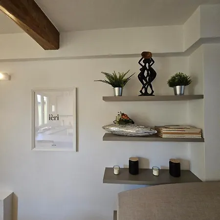 Elegant And Beautiful In The Heart Of מודנה