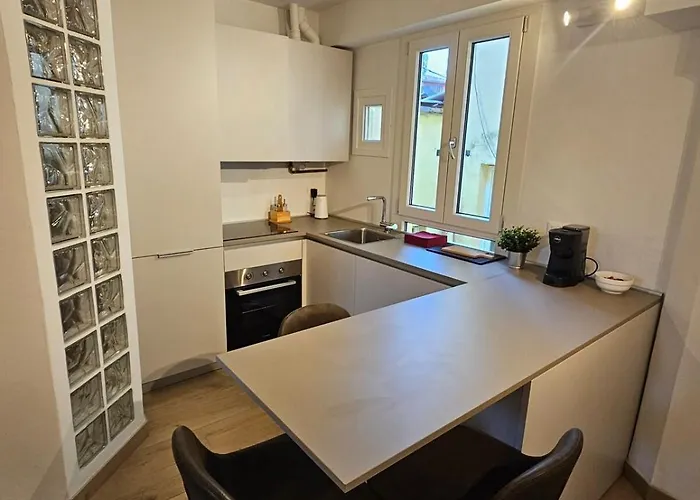 Elegant And Beautiful In The Heart Of Apartament Modena